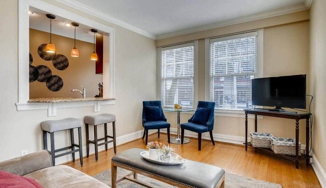 Historic 2BR Apt in ❤️ of DT Seattle Free Parking+