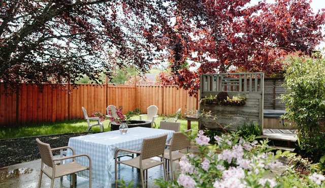 Historic 5 Bdrm Home w/Hot Tub Sleeps 10