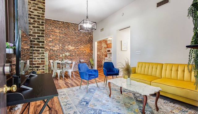 Historic, Downtown, 2BD, Wi-Fi, Streaming, Coffee - Holiday Home