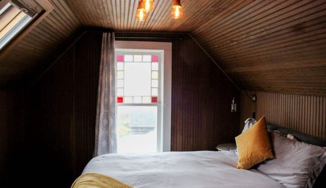 Historic Queen Room | 0.2 Miles from Long Beach Peninsula | Free Parking