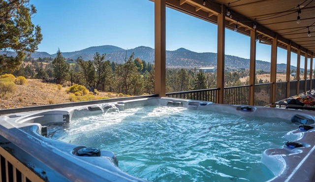 Home on 7 Acres w BBQ, Hot Tub