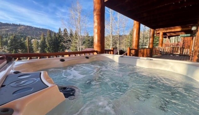 Hot Tub+Fire pit under the stars at Panguitch Lake