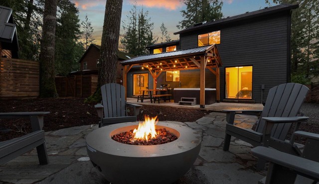 Hot Tub Pool Fire Pit Arcade Mt Hood Escape