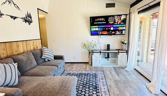 Hot Tub | Sauna | BBQ | Backyard | Pet-Friendly