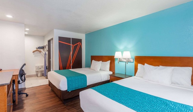 Howard Johnson by Wyndham National City/San Diego South