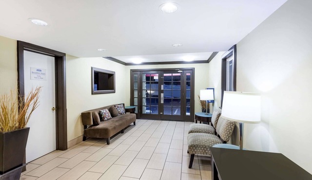 Howard Johnson by Wyndham San Diego Hotel Circle