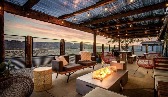 INTRVL Outpost: Pickleball Court, Hot Tub & Outdoor Cinema