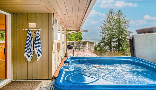 Inviting home with spectacular view, hot tub, balcony, fireplace, & W&D