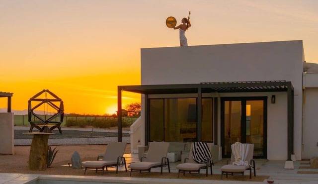 JT Art Villa | Luxe & Unique Artistic Getaway