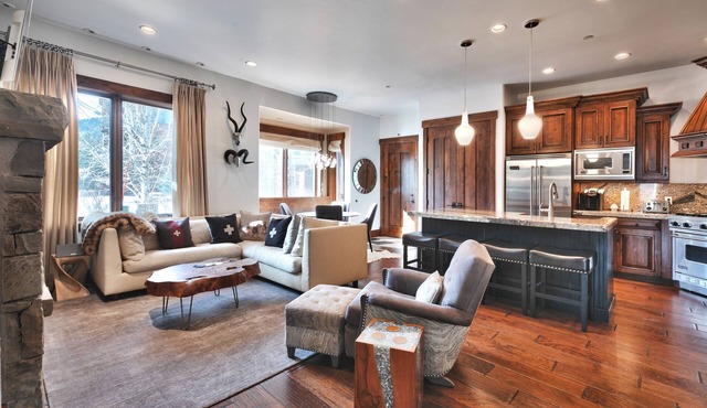 Juniper Landing Towhome - Next to Waldorf Ski Lift - Pool/Hot tub/Gym