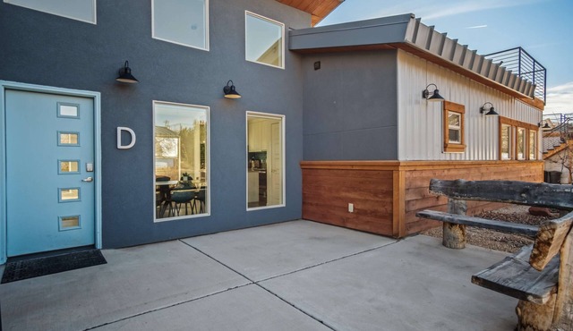 Kanab Rooftop Views, Pool & Hot Tub near Zion, Bryce, North Rim of the Grand Canyon