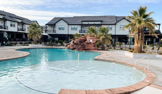 Kantada in the Sun - Poolside Retreat