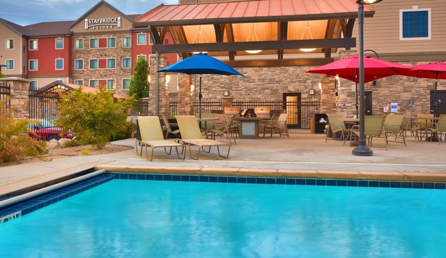 King Suite | Heated Pool & Hot Tub. Free Breakfast Buffet. Near Jordan Landing!