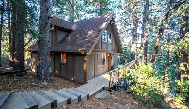 Lake Arrowhead Cabin – Tranquil Rockhouse in the Trees