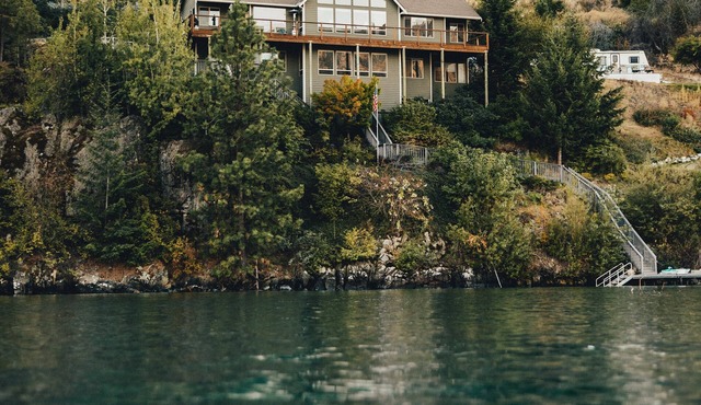 Lake Chelan Luxury Waterfront Home, 3800 sq ft, 4 Bdrm, Private Dock!