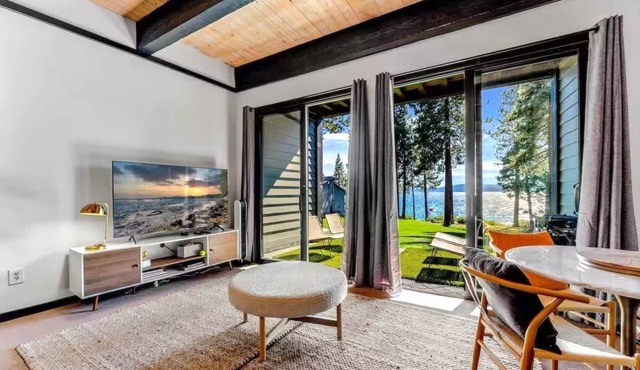 Lake Tahoe Vacation Rental w/Patio & Pool Access