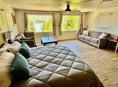 Lake View Suite for 2-Hot Tub-Dog Friendly