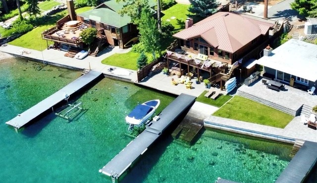 Lakefront Family Getaway: WiFi, Hot Tub, Pool Table, Right on Lake Chelan