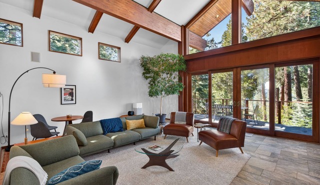 Lakeview retreat with private hot tub, Kings Beach