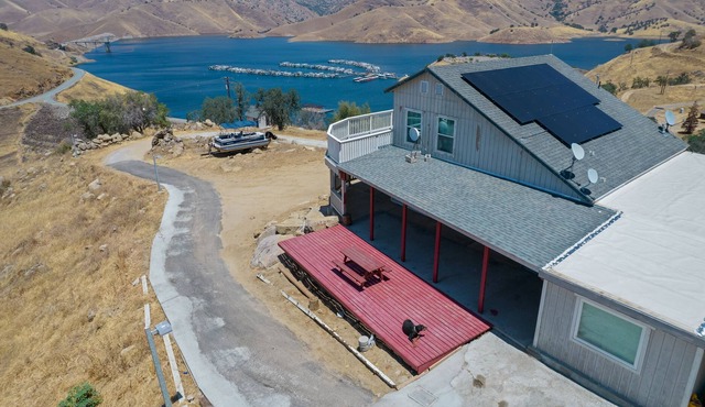 Lakhouse w/ Stunning Views- Gateway to Sequoia National Park