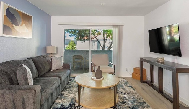 Landing | Beautiful 1BD, Courtyard