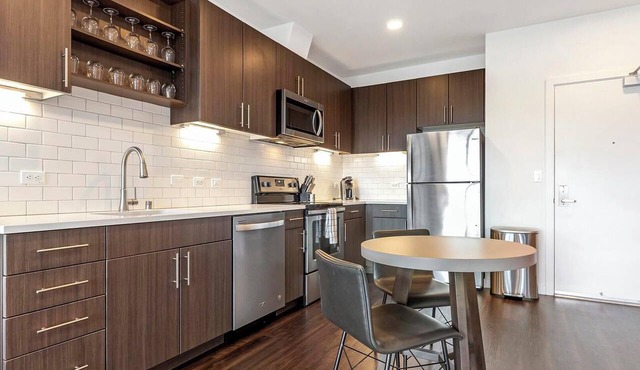 Landing | Chic 1BD, Gym, Pool