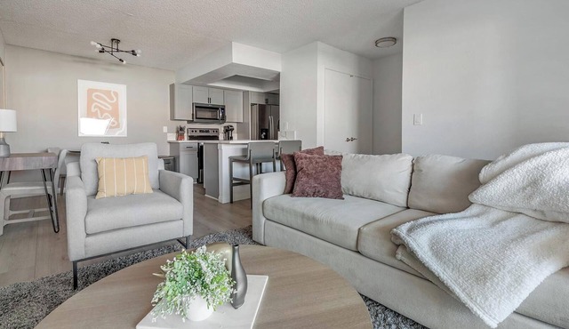 Landing | Chic 2BD, Courtyard