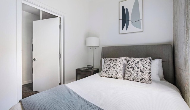 Landing | Modern 1BD, Courtyard, Game Room