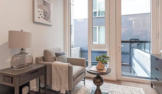 Landing | Modern 1BD, Rooftop Lounge, Game Room