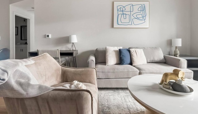 Landing | Modern 2BD, Pool, Rooftop Lounge