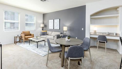 Landing Modern Apartment with Amazing Amenities (ID5499X01)