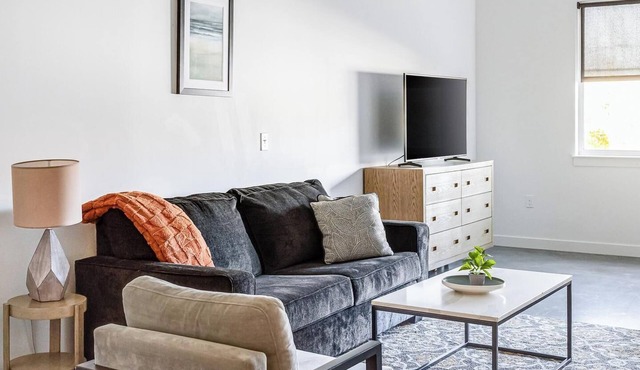 Landing | Spectacular Studio, Gym, Rooftop Lounge