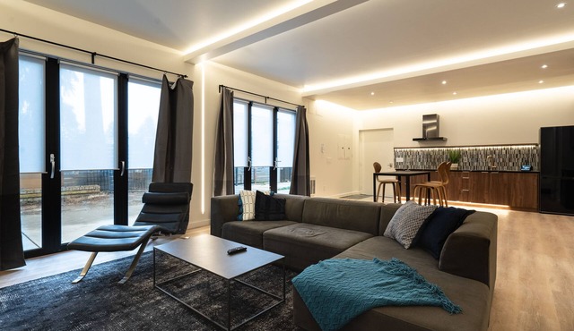 Large Modern Loft in Central Location