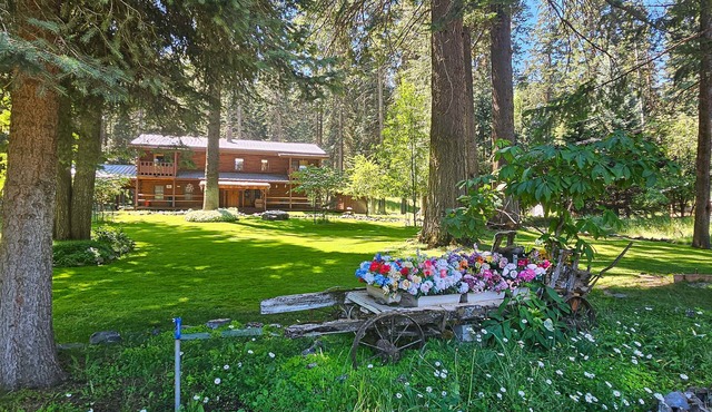 Large Wallowa Lake Home for Families & Groups | Walk to Tram, Lake & Trails