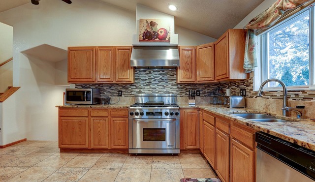 Larkspur Trail 3 Bedroom Home by RedAwning