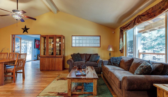 Larkspur Trail - Pool Table, Gourmet Kitchen, Outdoor Living