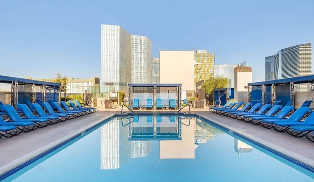 Las Vegas | Friends Casino Stay | Pool + Spa | 2BR Suite