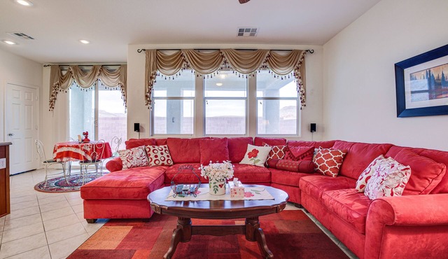 Las Vegas Home w/Mtn Views: 13 Mi to the Strip!