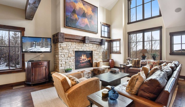 Last-Minute Savings! Slope-side Cottage with Mountain Views!