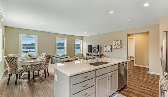 Liberty Bay Loft & Front Street Suite