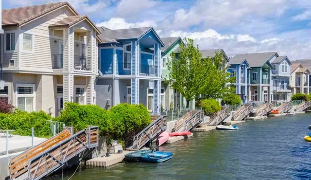Location! *Sleeps 16* Lake~Shopping~Groups~Marina Escape