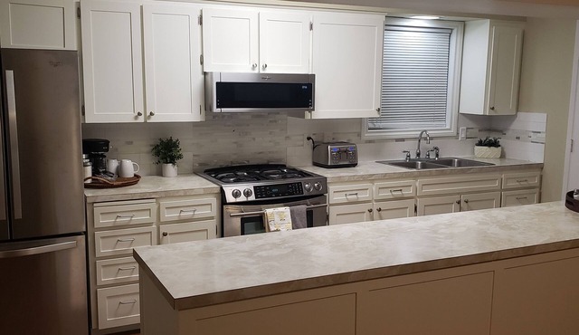 Longterm Newly listed house in Portland 5 minute drive to UP