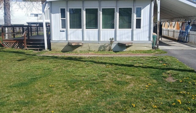 Lovely 2-bedroom home in charming Chester, CA, minutes from Lake Almanor