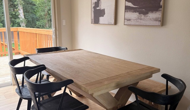 Lovely 5-bedroom house in fantastic Vancouver neighborhood with AC