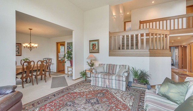 Lovely Portland Home ~ 10 Mi to Downtown!