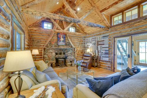 Luxe Log Cabin ~ 15 Mi to Downtown Moab!