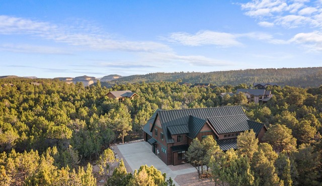 Luxe Stay at Ember Lodge, Zion