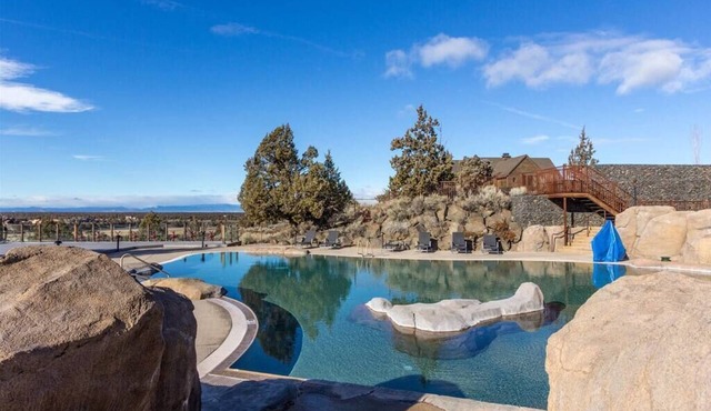 Luxurious Home, Beautiful Views, Family Friendly!