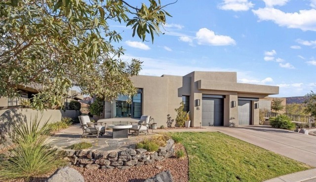 Luxury 4-bedroom Retreat- stellar red rock views – St. George's Premier Getaway