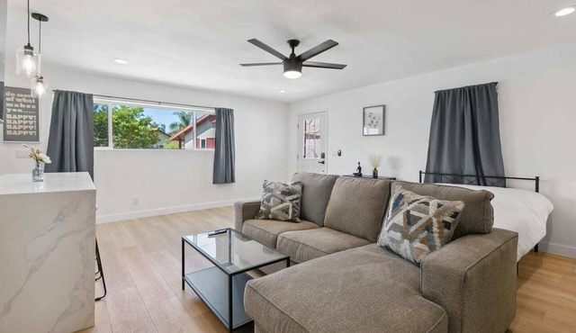 Luxury apartment in SD~7 min from the beach!